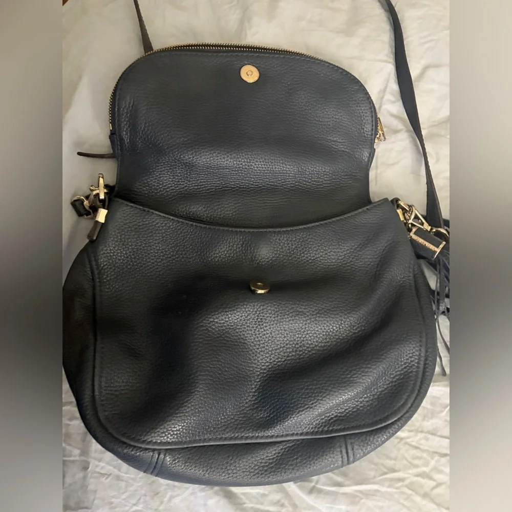 Michael Kors Navy Pebbled Leather Crossbody Authentic MK Tassel Gold Chain Strap - Picture 6 of 12